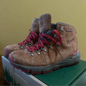 Danner Mountain 600 Hiking Boots Women’s Brown/Red size 8